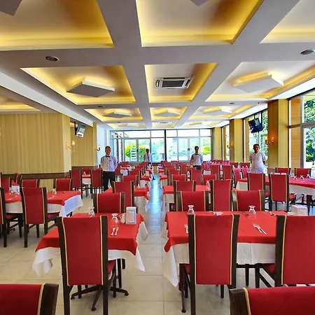 Royal Palace Hotell 4*