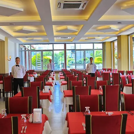 Royal Palace Hotell 4*