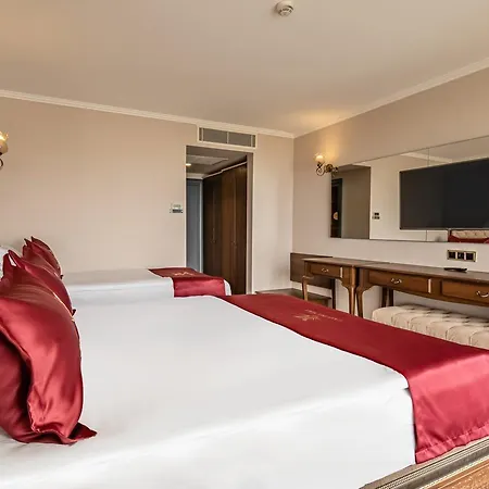 Royal Palace Hotell 4*