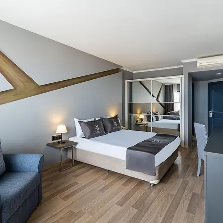 Royal Palace 4*